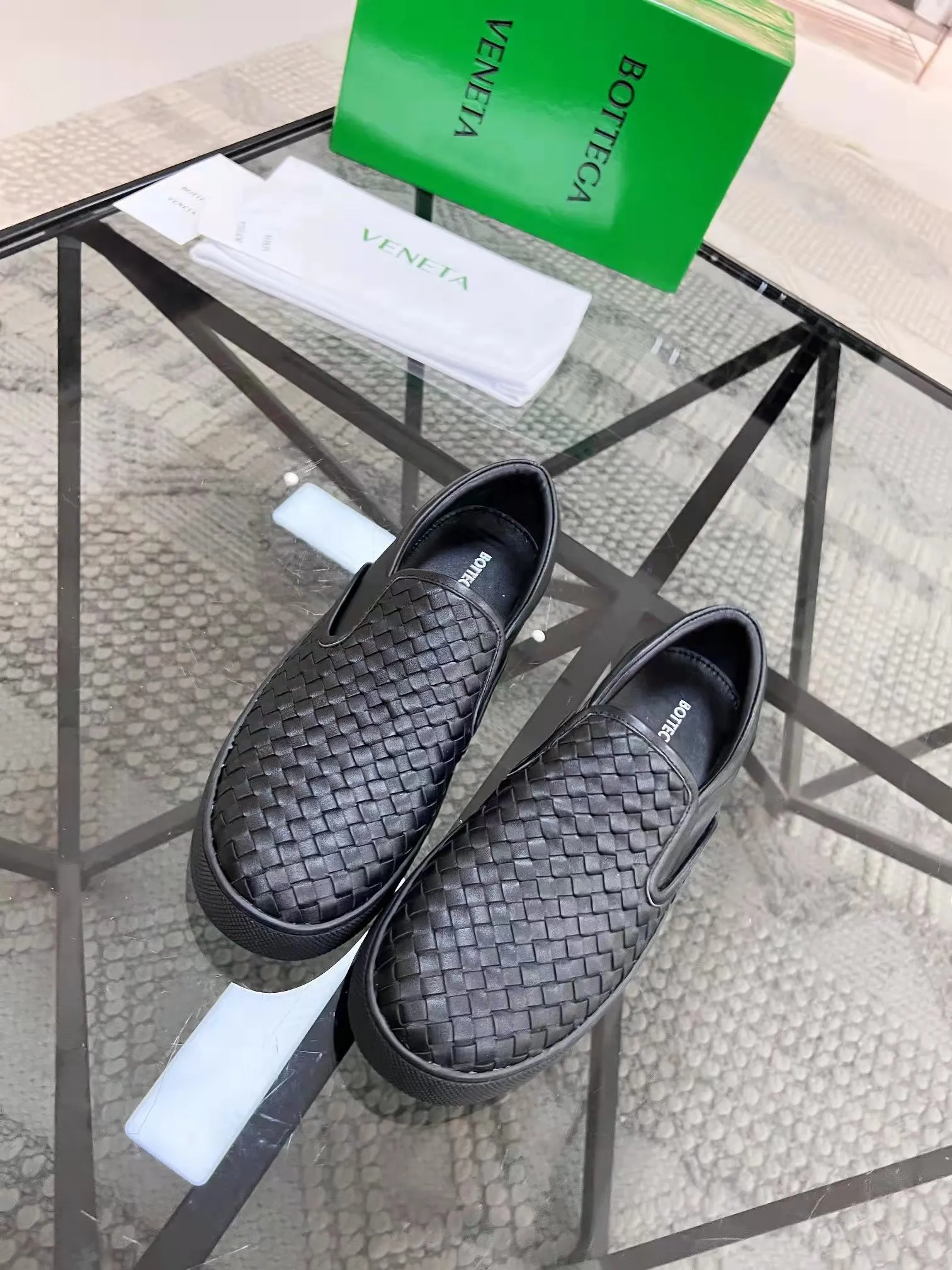 Men's men's shoes 💰420 [New style] 🎍🎍⚠️BOTTEGA VENETA) BV fashionable and casual classic, classic on sale ⬆️⬆️! (High quality) only better than genuine products from counters! Top handcrafted woven decoration [strong]💯💯 Breathable mesh lining plus mixed sheepskin and original latex feet! Genuine rubber anti-slip outsole! ! Super comfortable! Welcome to compare the authentic products at the counter! 38 to 44 (45 can be customized